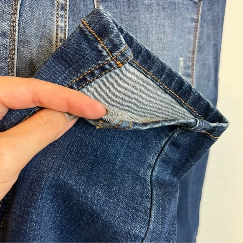 KanCan Distressed Tapered hem Slit Medium Wash‎ Jeans 7/27